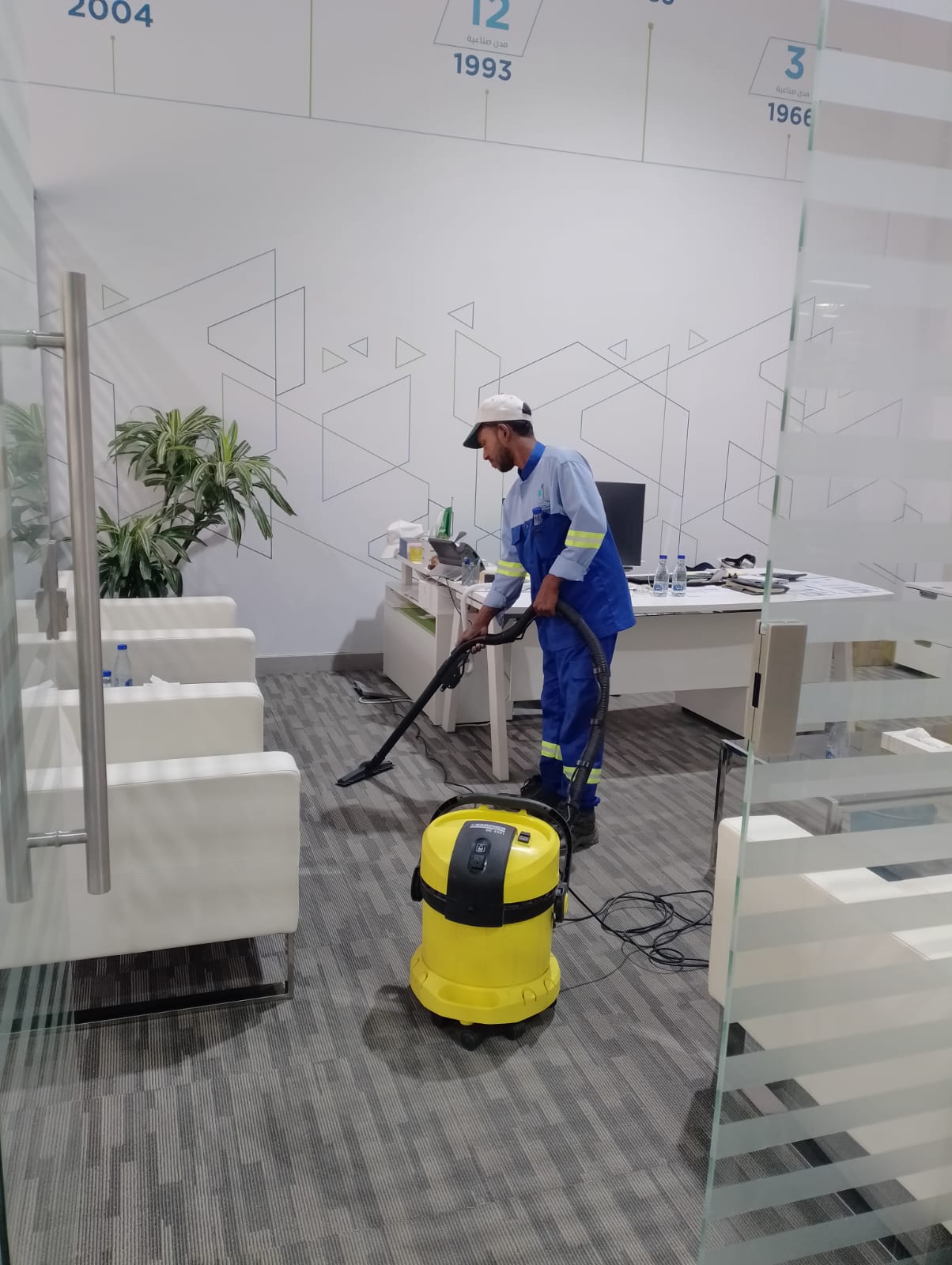 مشاريع تشغيل وصيانة ونظافة وزراعة و إدارة المرافق بالمدن والمباني الإدارية الحكومية والخاصة